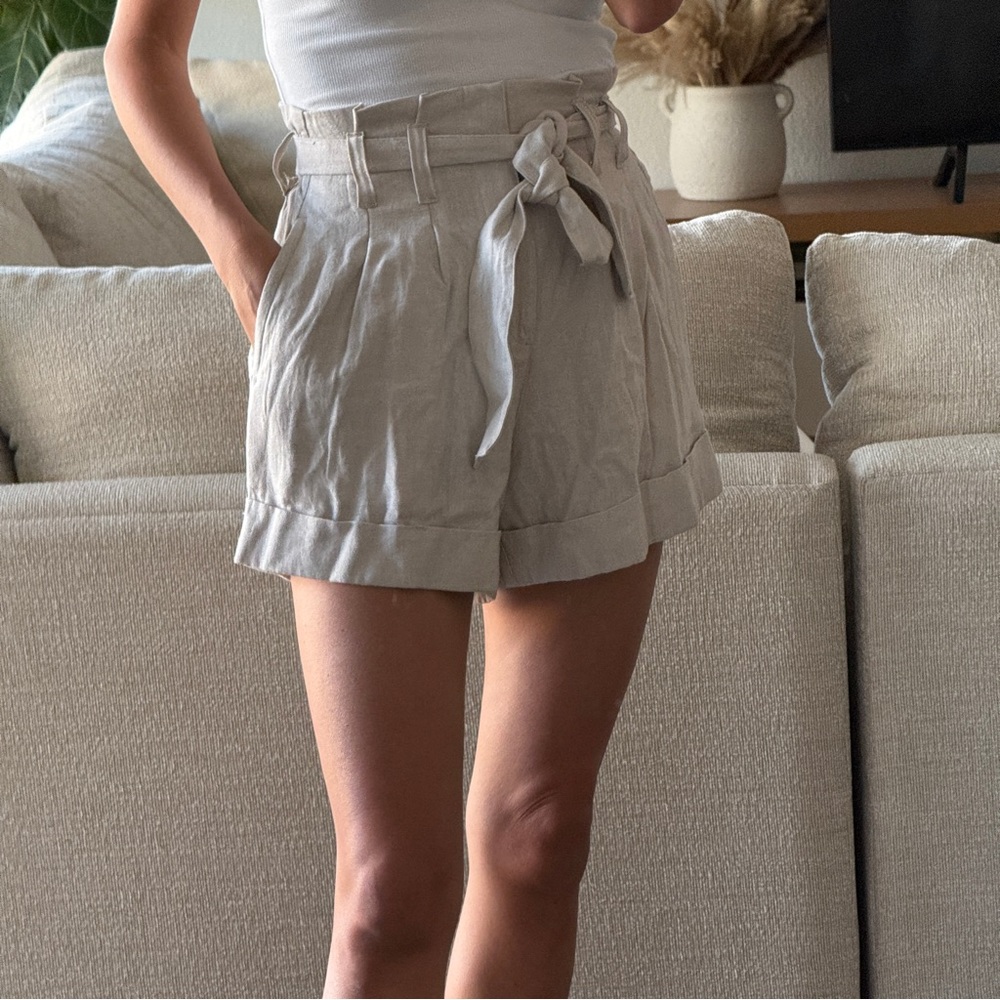 Abercrombie & Fitch High Waist Cream Shorts